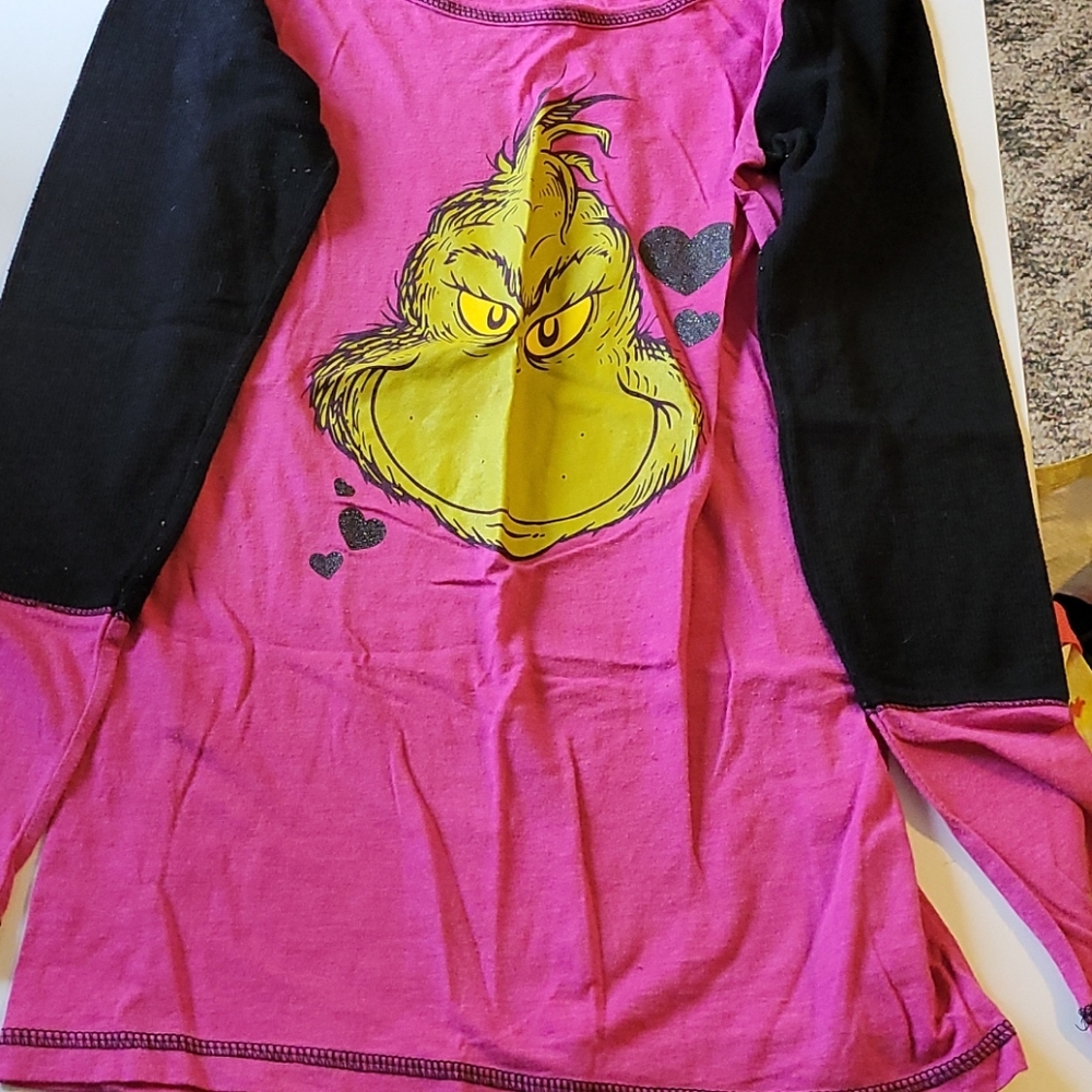 Very cute grinch top